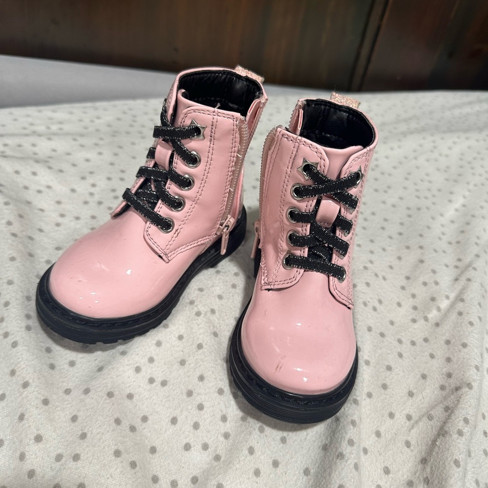 Milky baby pink boots like new